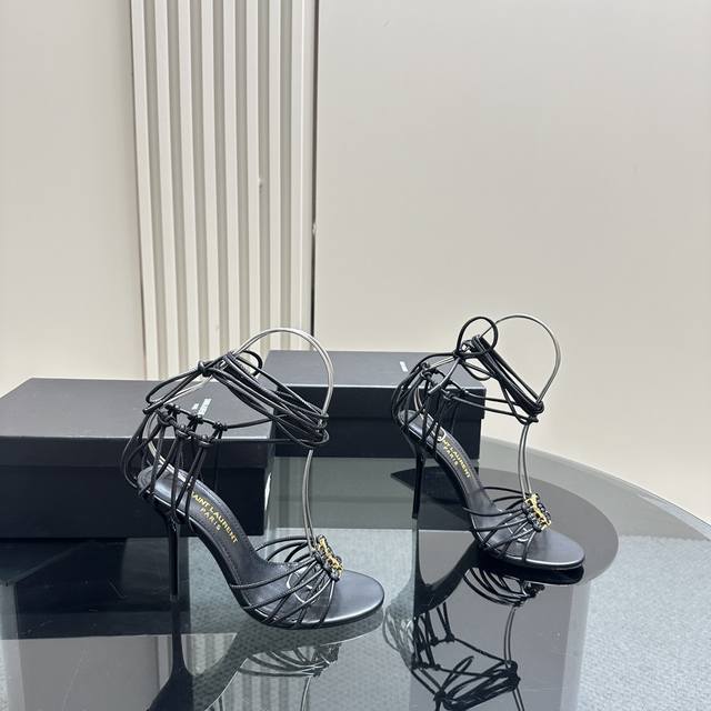 顶级版本，原版复刻 Sain*Laurent Ysl 圣罗兰ss2024夏季新品！方头走秀款高跟ysl凉鞋 2024全新春夏系列凉鞋 ！ 各种小裙子搭配起来 完